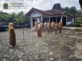 Petugas Perempuan Ambil Alih Apel Pagi di Kalurahan Karangasem