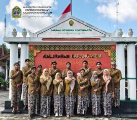 Kamis Pon, Pamong Karangasem Mengenakan Pakaian tradisional Jawa