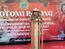 Bupati Gunungkidul Hadiri Kepyakan Gotro Cor Rabat Jalan di Trowono, Hidupkan Kembali Semangat 